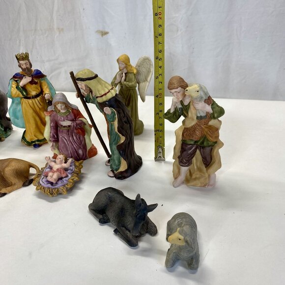 Hand-Painted Porcelain Nativity Scene Figurine Set - Picture 5 of 6